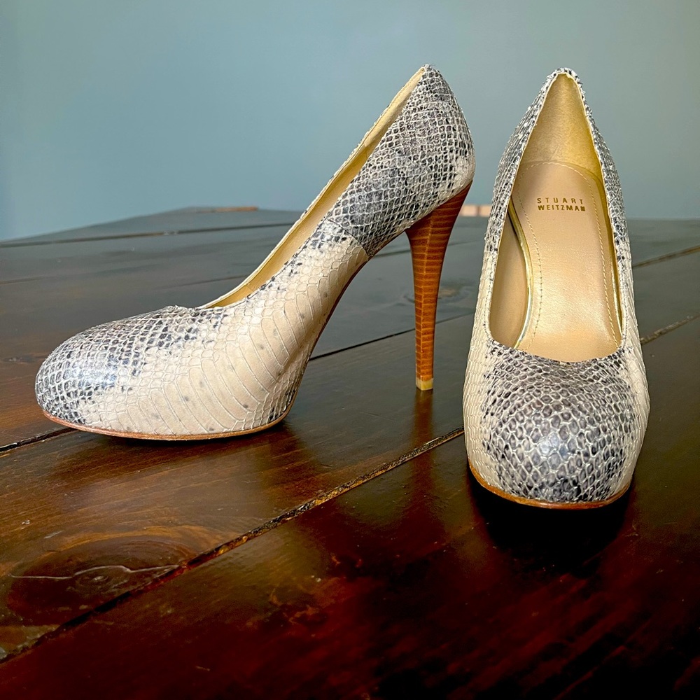 Amazing Condition Stuart Weitzman Snakeskin Heels SZ 9